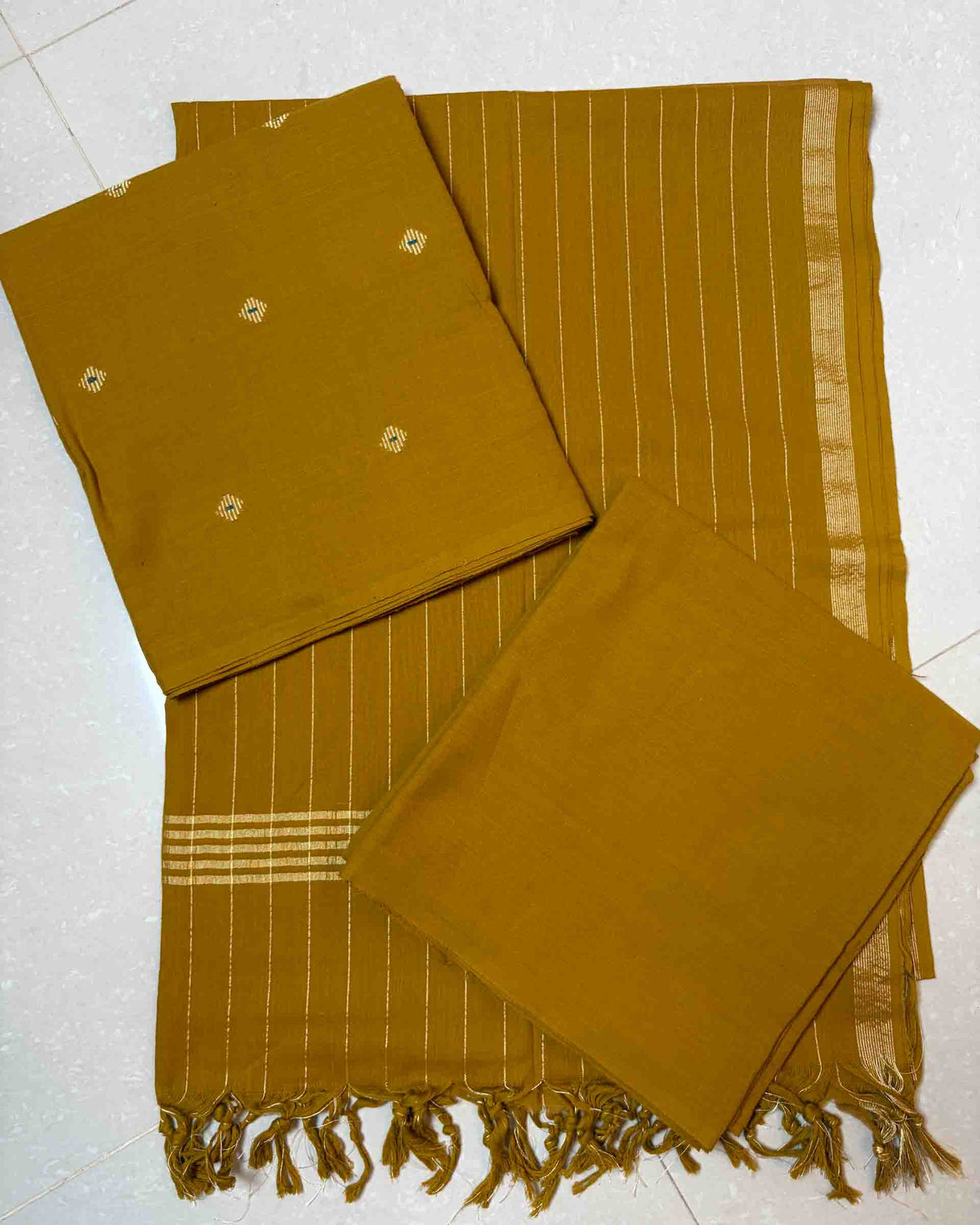 100% Pure south cotton - 3pc unstitched material (DM008).